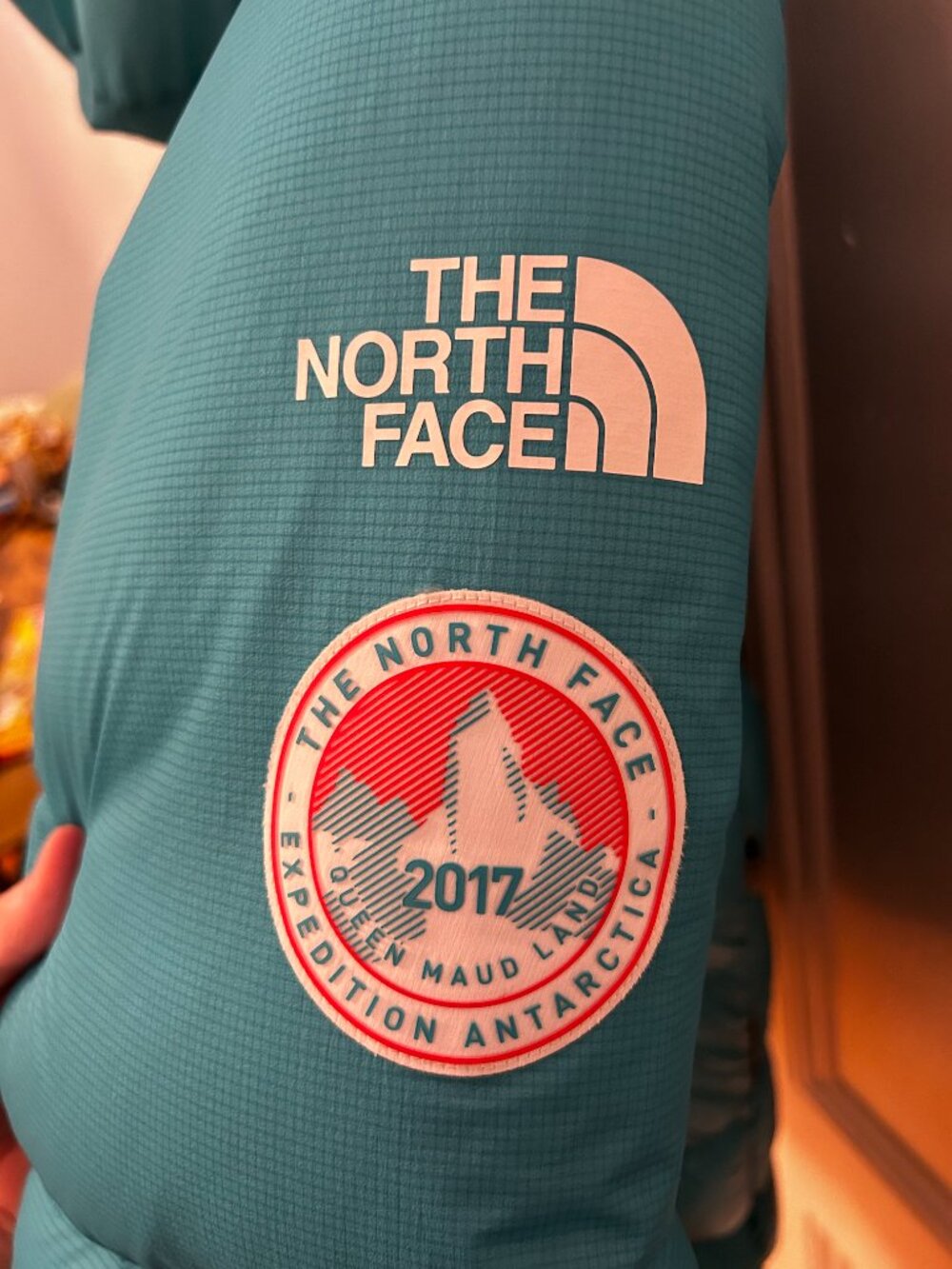 The North Face Women's Summit L6 Down Belay Parka Limited Edition - Medium - Picture 5 of 14